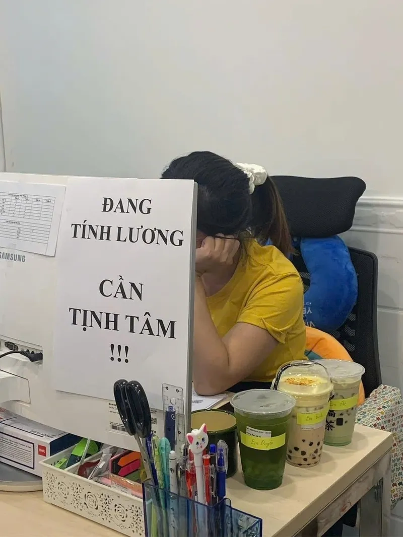 Hôm nay là meme ngày mùng 10 mọi người vội vàng
