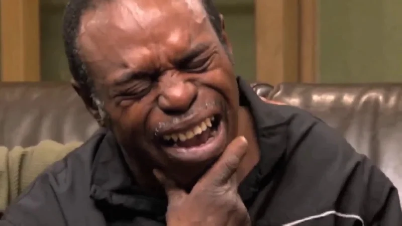 Anh Da Đen không giấu nổi nước mắt là meme anh da đen khóc