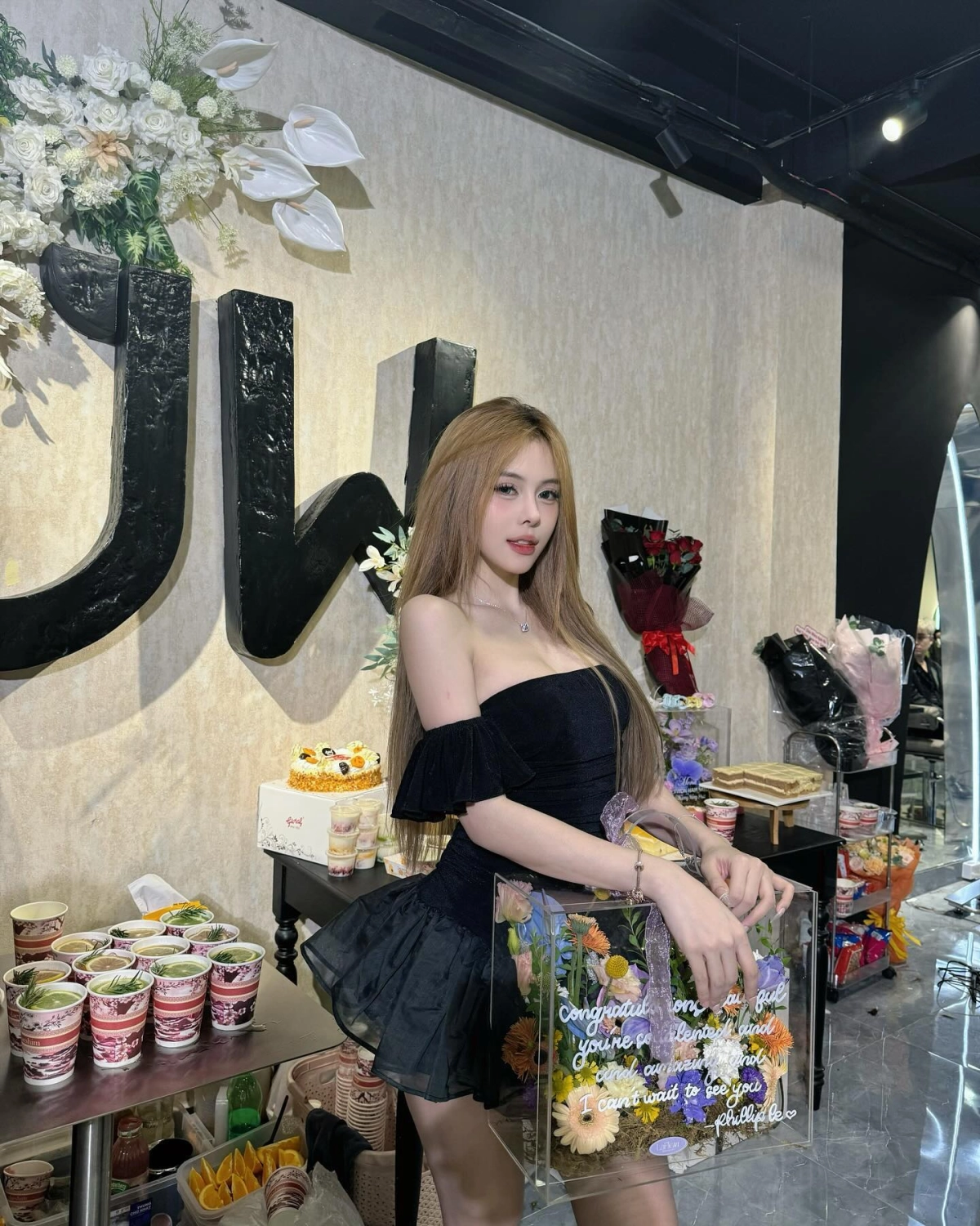 Ảnh gái xinh cười tươi nụ cười tươi tắn nóng bỏng quyến rũ cuốn hút