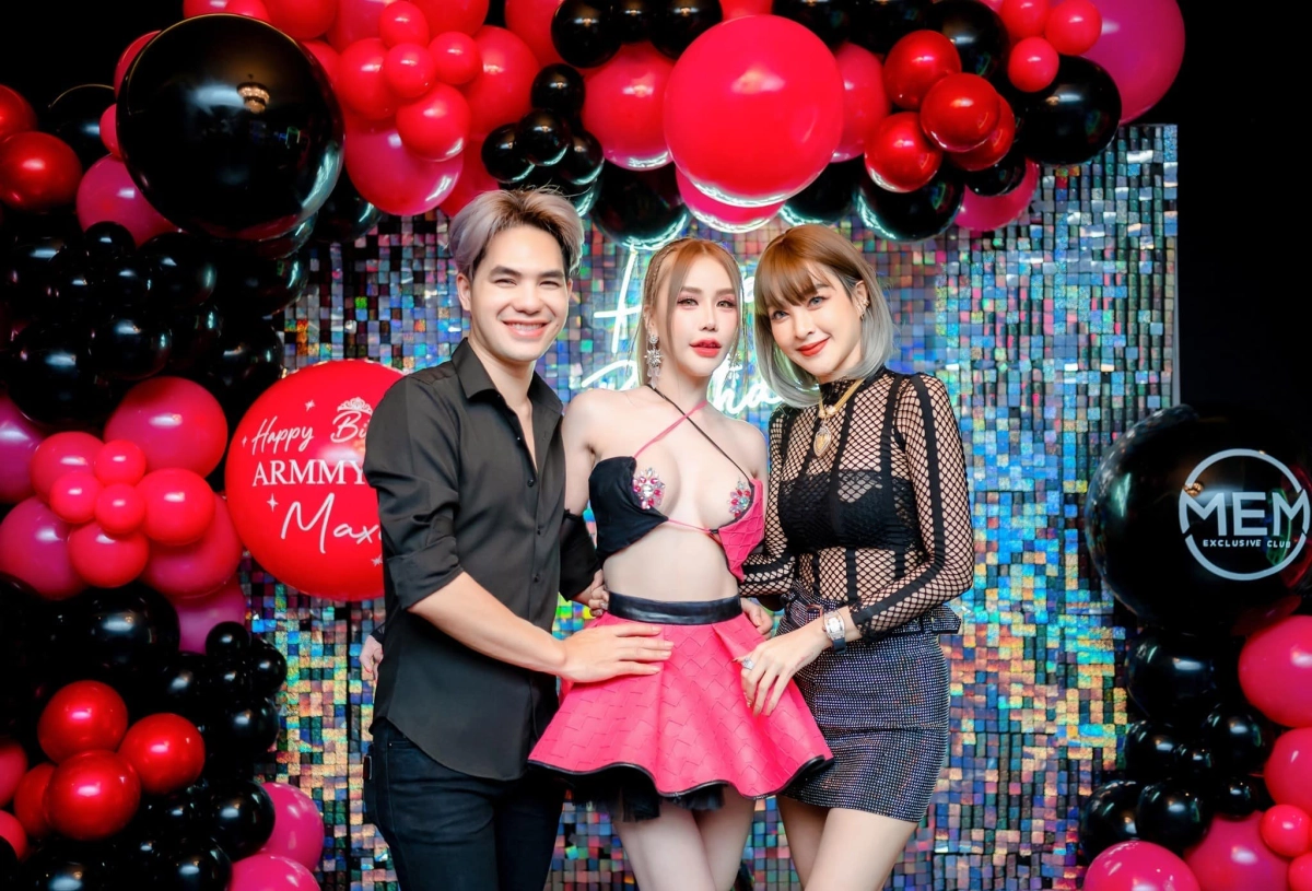 Ảnh gái vú bự che mặt bí ẩn siêu gợi cảm