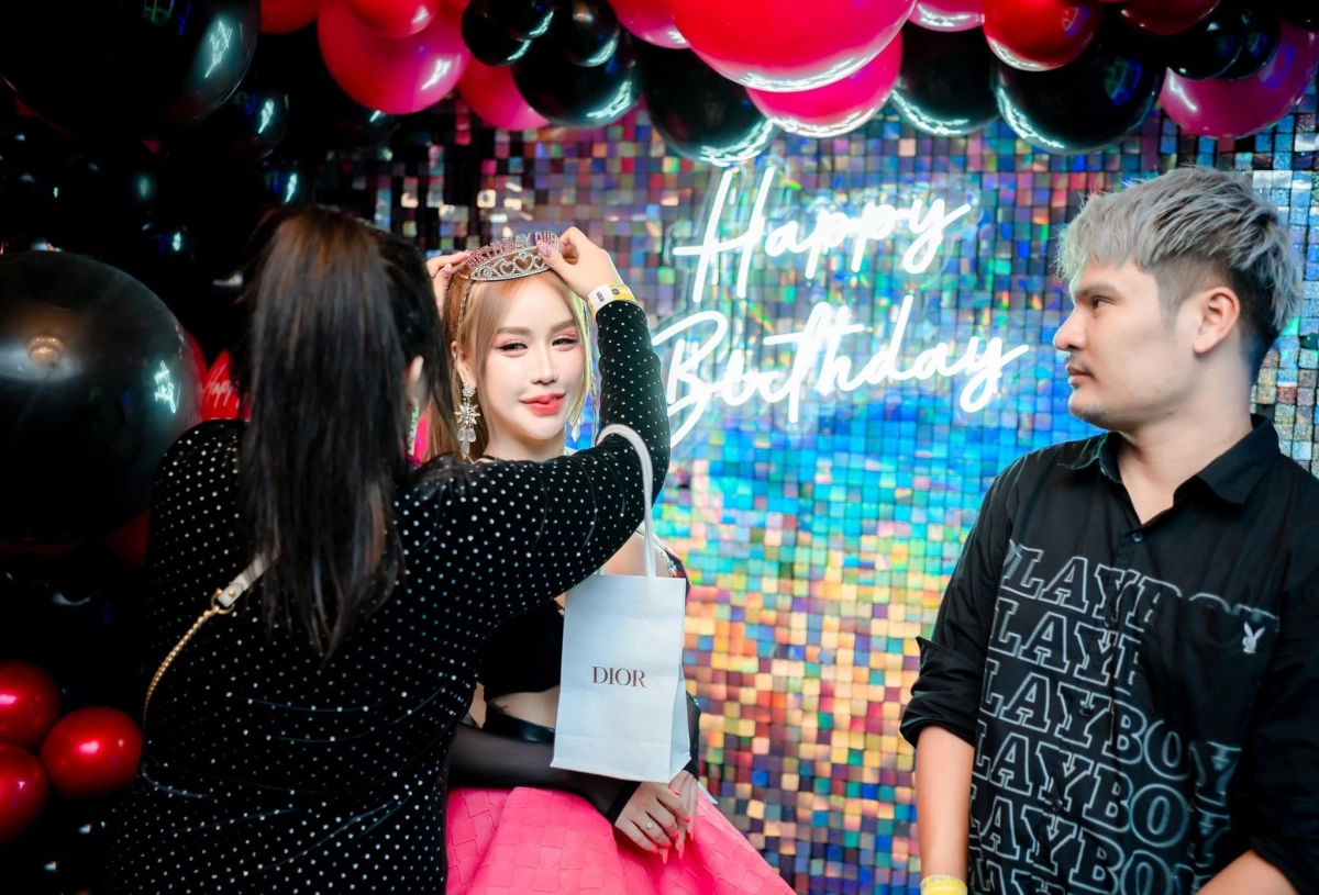 Ảnh vú gái 2k9 trẻ trung căng tròn sexy