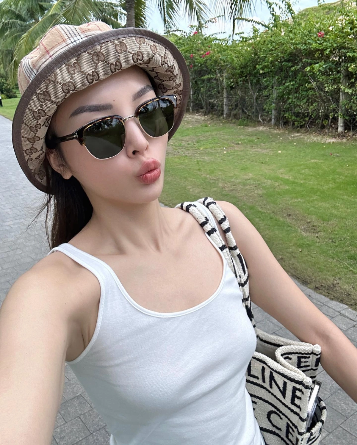 Avatar gái đẹp dễ thương ngọt ngào kết hợp sexy nóng bỏng quyến rũ