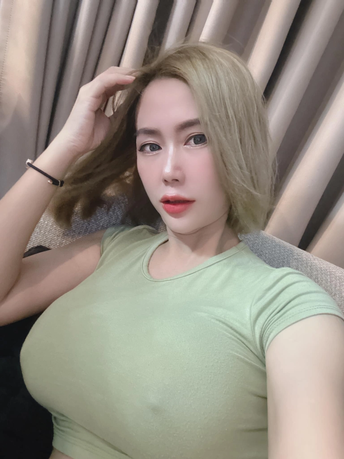 Ảnh em gái dễ thương pose đáng yêu sexy quyến rũ nóng bỏng mê hoặc