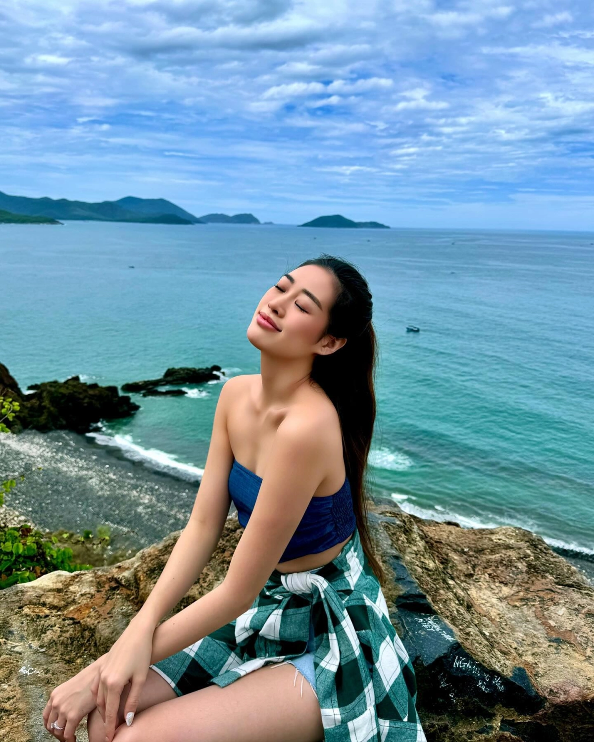 Gái cute tóc dài dễ thương tóc dài quyến rũ nóng bỏng mê hoặc ánh nhìn