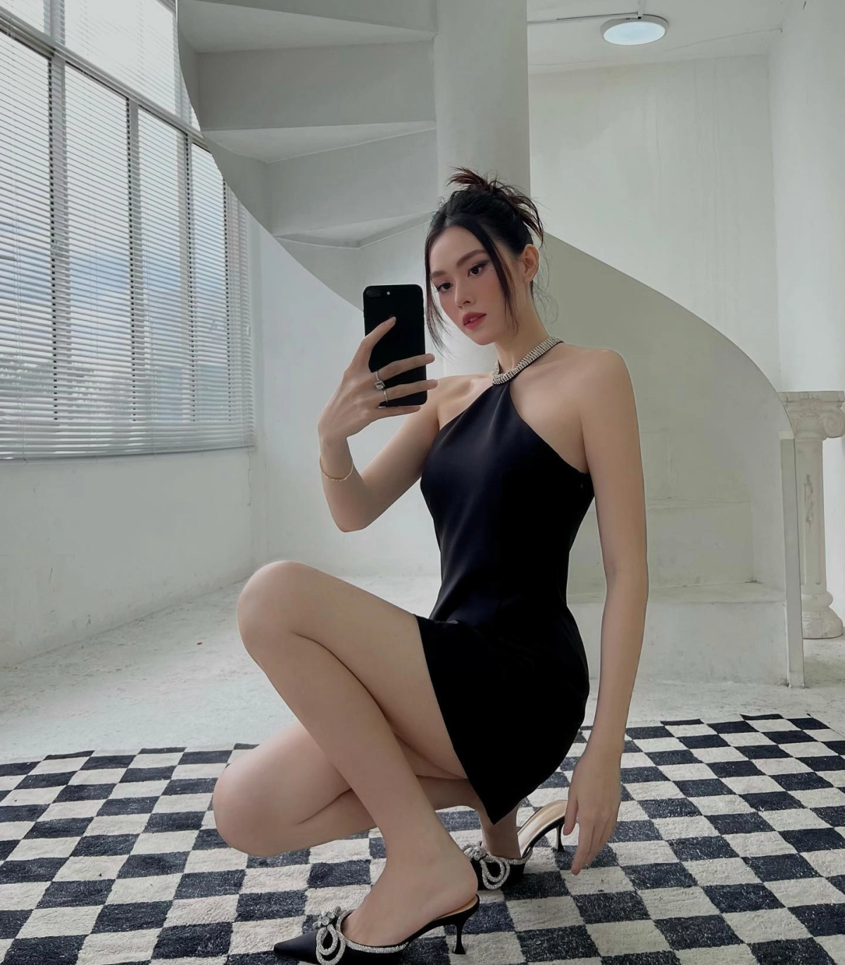 Cô gái cute ngọt ngào dễ thương kết hợp nóng bỏng quyến rũ cuốn hút