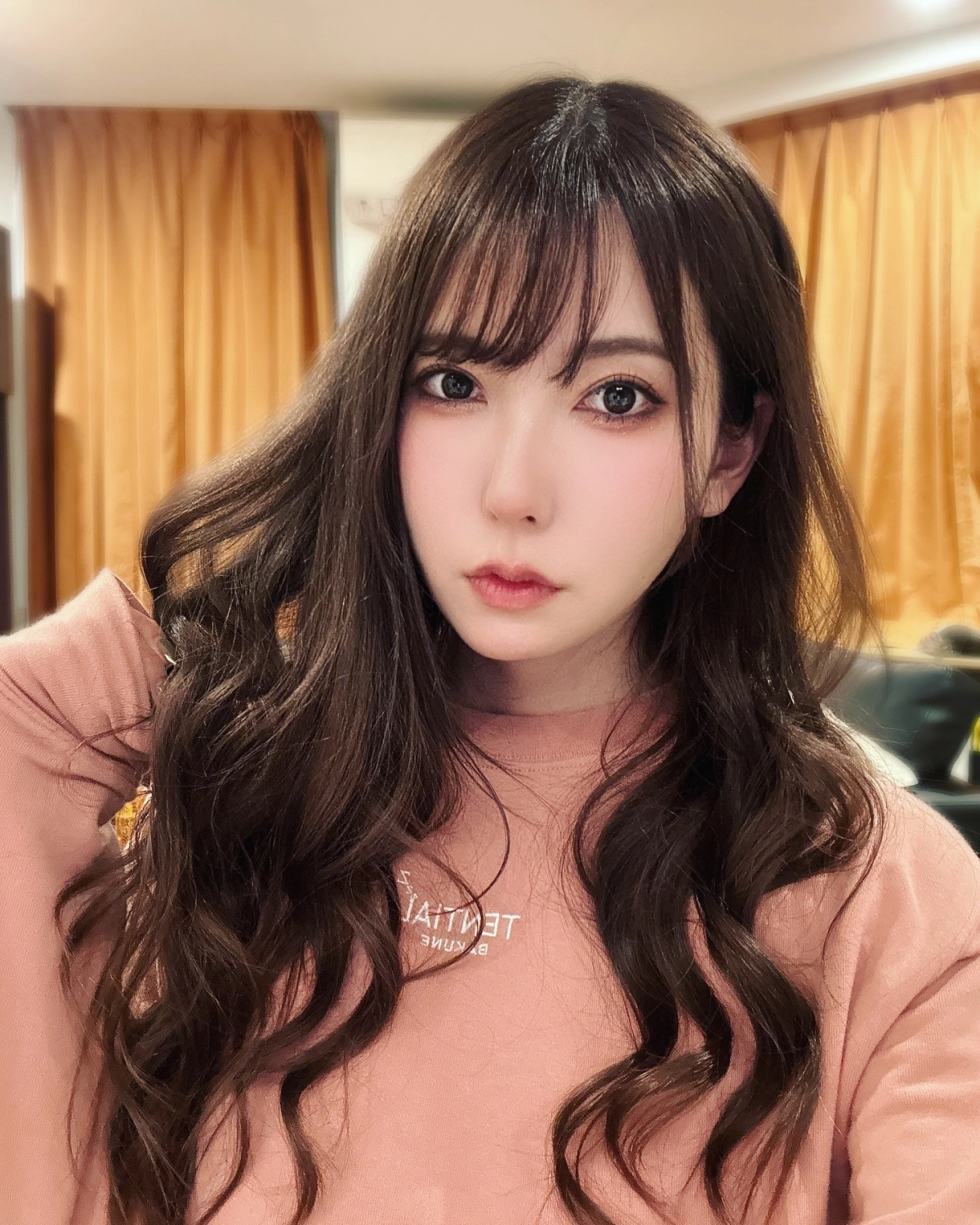 Gái xinh châu âu vú đẹp vòng một hoàn hảo châu Âu nóng bỏng quyến rũ