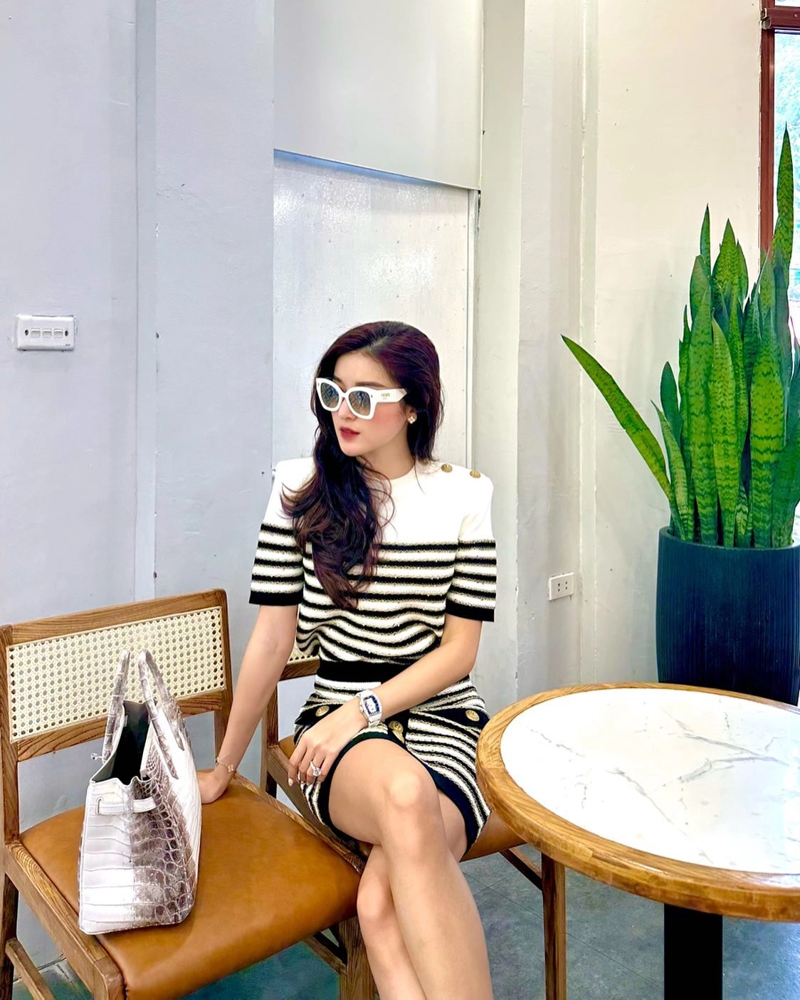 Ảnh gái xinh TikTok pose TikTok gợi cảm nóng bỏng quyến rũ cuốn hút