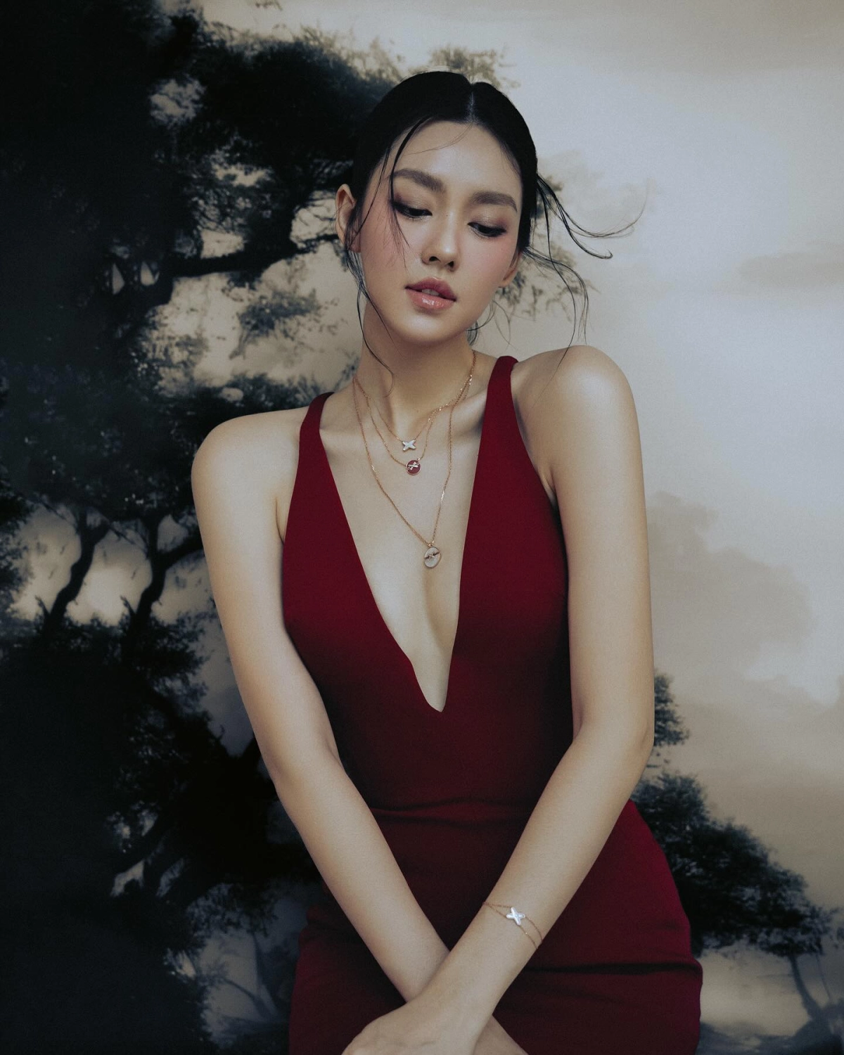 Gái xinh việt nam tham gia lễ ra mắt lộng lẫy quyến rũ