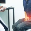 Khó đi tiểu ở nam giới nguyên nhân, triệu chứng và cách điều trị
