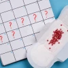 Máu kinh ra cục thịt to có phải là dấu hiệu nguy hiểm?
