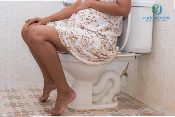 Bà bầu cảm thấy buồn đi đại tiện nhiều
