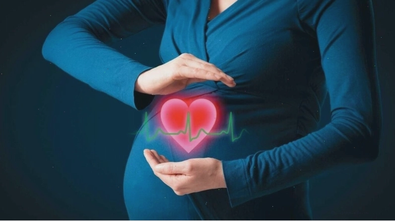 Bà bầu chuẩn bị giỏ đồ đi sinh tại bệnh viện