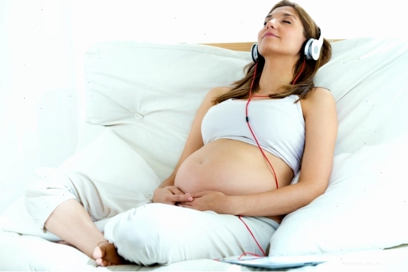 Bà bầu nên nghỉ ngơi trong không gian yên tĩnh để giảm ù tai