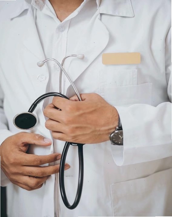 Bác sĩ tư vấn và lựa chọn dịch vụ y tế phù hợp