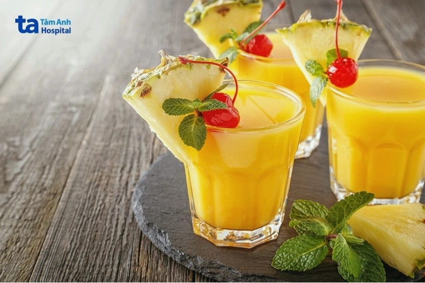 Bị trễ kinh uống nước dứa giúp điều hòa