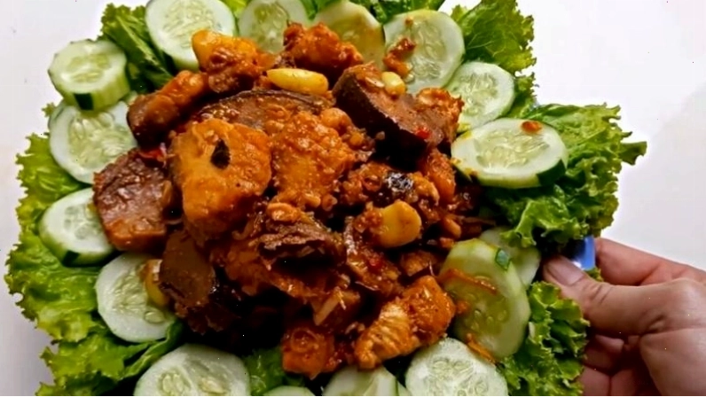 Cá đuối xào lăn có thể ăn được nhưng cần kiểm soát gia vị
