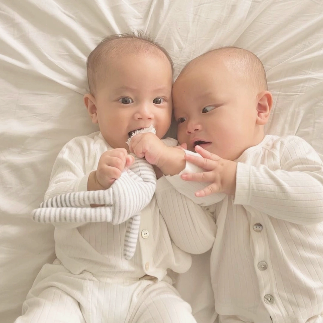 Cặp nhóc tỳ nhà Hồ Ngọc Hà Kim Lý