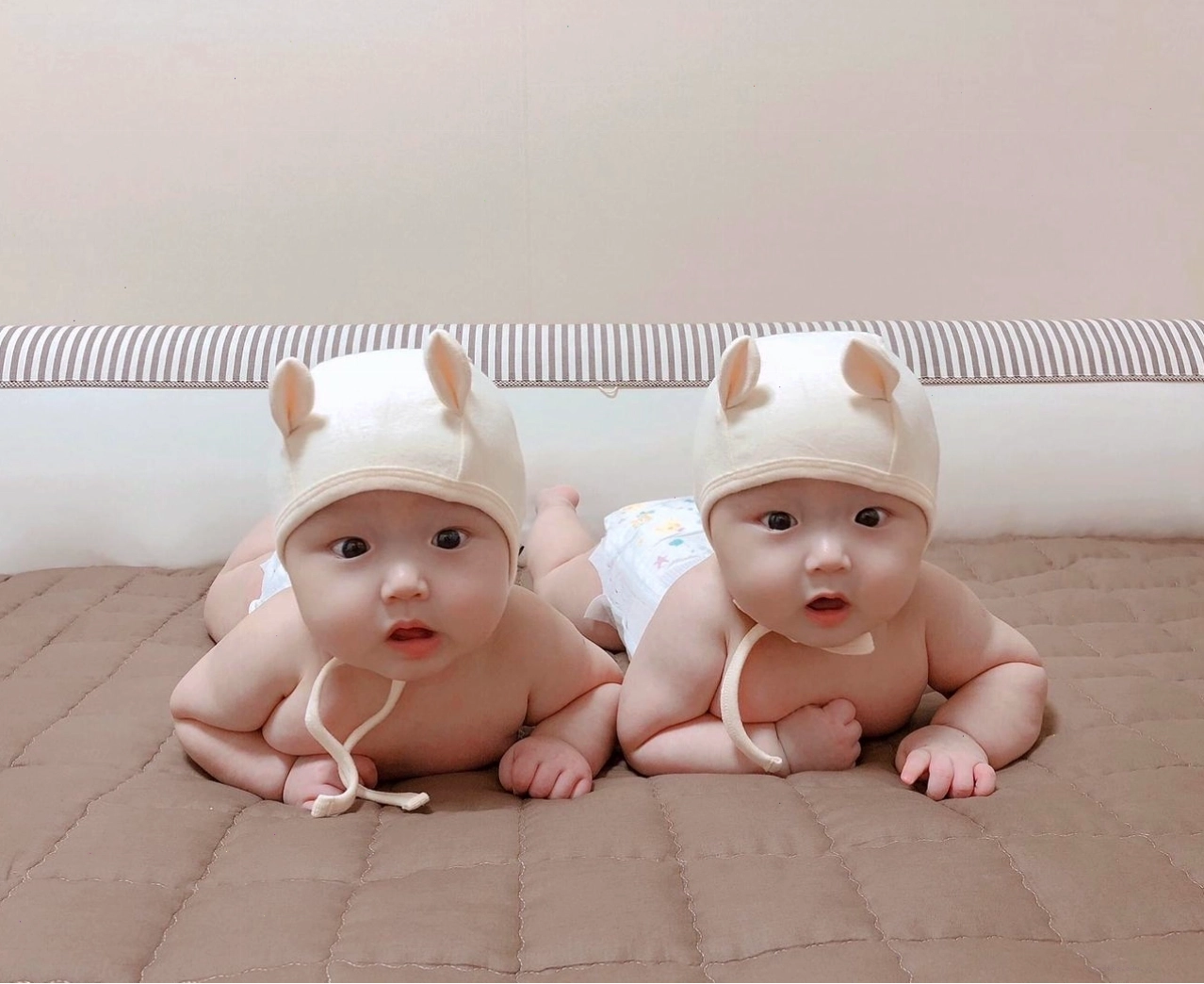 Cặp sinh đôi cực kháu khỉnh