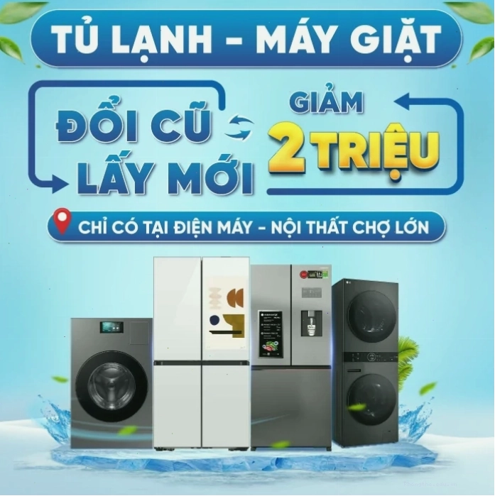 Chàng trai anime với nụ cười bí ẩn và ánh mắt đầy thu hút