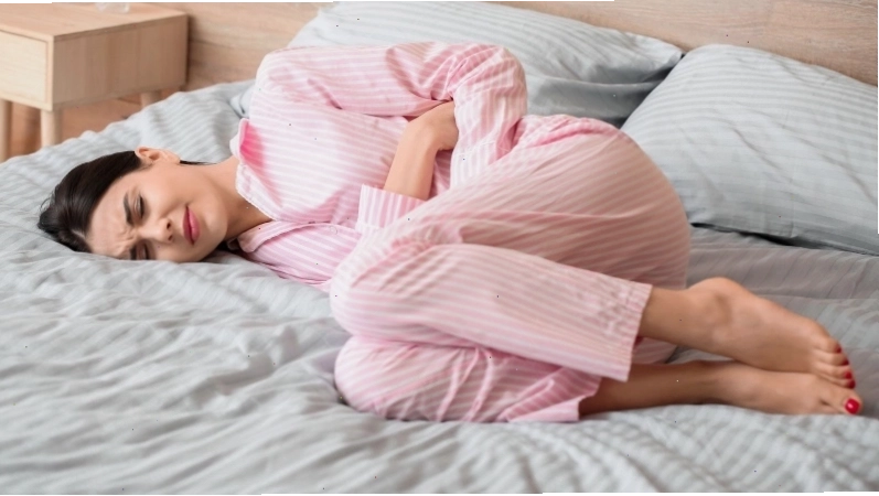 Chị em phụ nữ cần cẩn trọng khi máu kinh ra cục thịt kèm triệu chứng bất thường