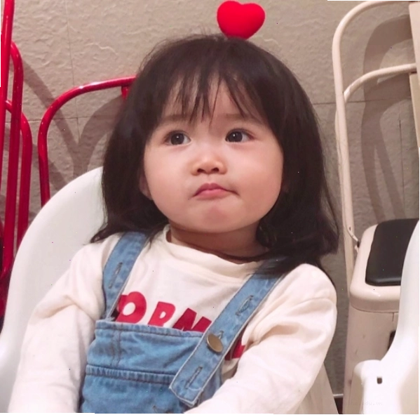 Em bé với biểu cảm đáng yêu