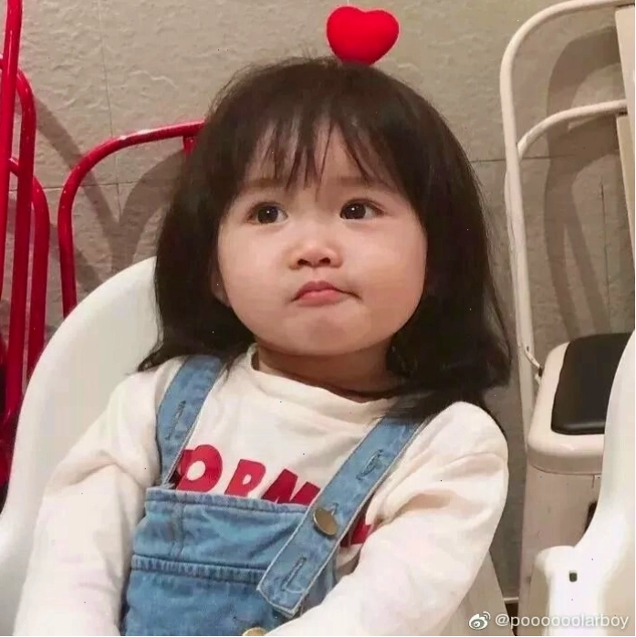 Em bé với biểu cảm ngộ nghĩnh