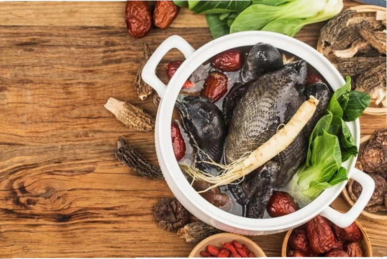 Gà hầm thuốc bắc giúp bồi bổ khí huyết và tăng cường chức năng thận