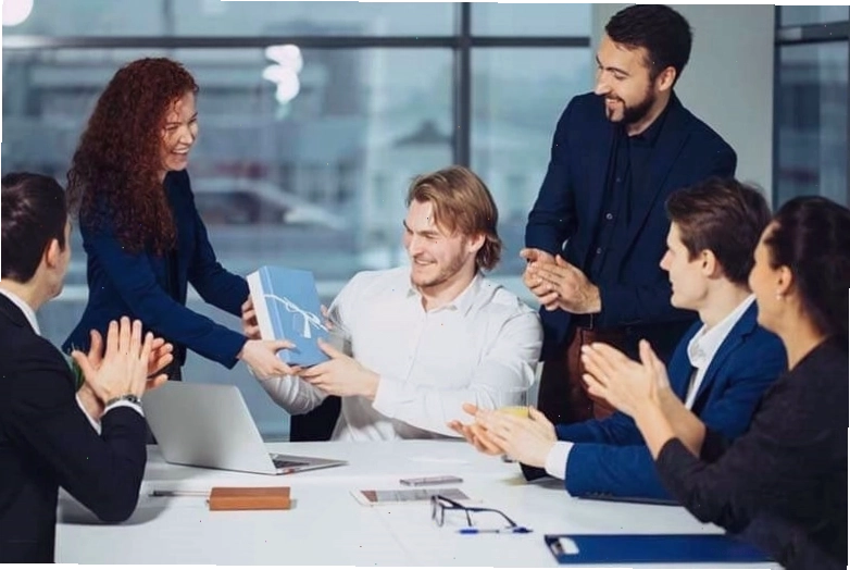 Giáo viên nghỉ hưu tham gia hoạt động tình nguyện