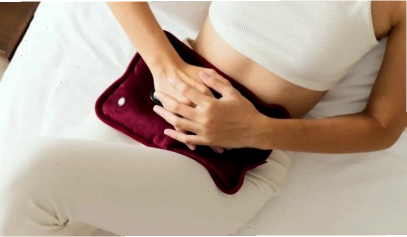 Giữ ấm cơ thể giúp giảm đau bụng kinh
