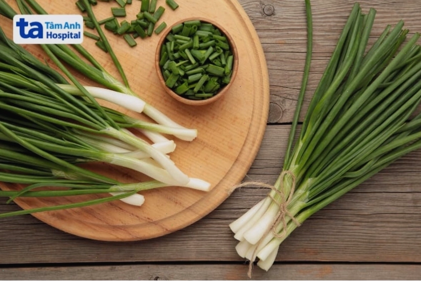 Hành lá là một lựa chọn thay thế rau răm an toàn
