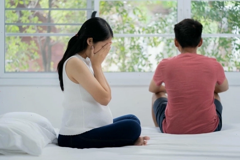 Hình ảnh minh họa các yếu tố gây căng thẳng cho mẹ bầu
