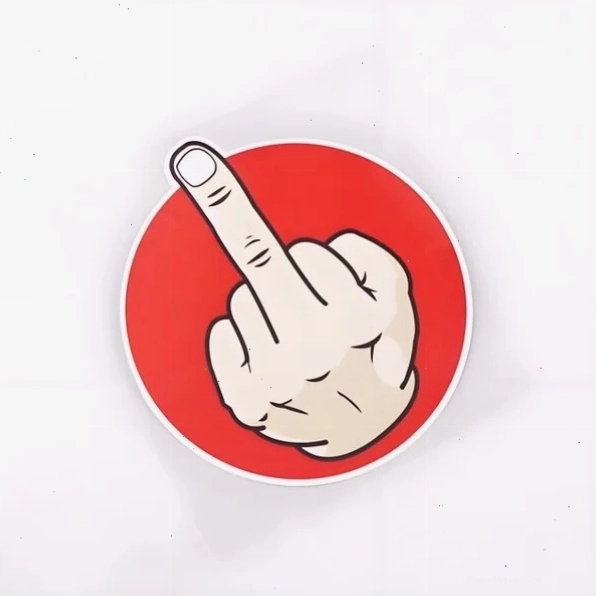 Hình ảnh minh họa meme giơ ngón giữa trong bối cảnh đời thường
