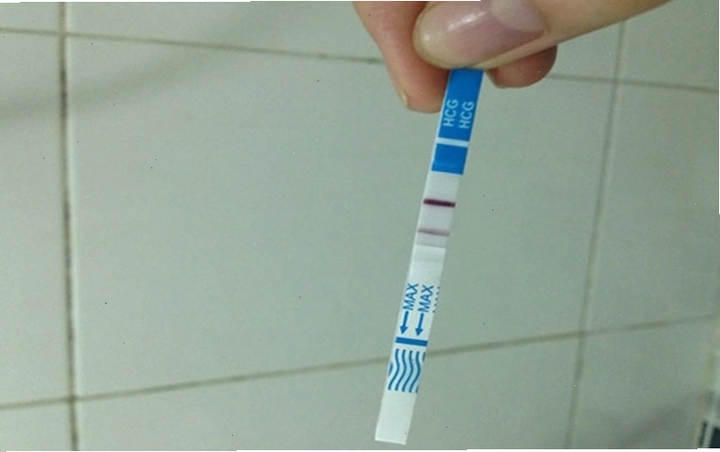 Hình ảnh que thử thai 2 vạch