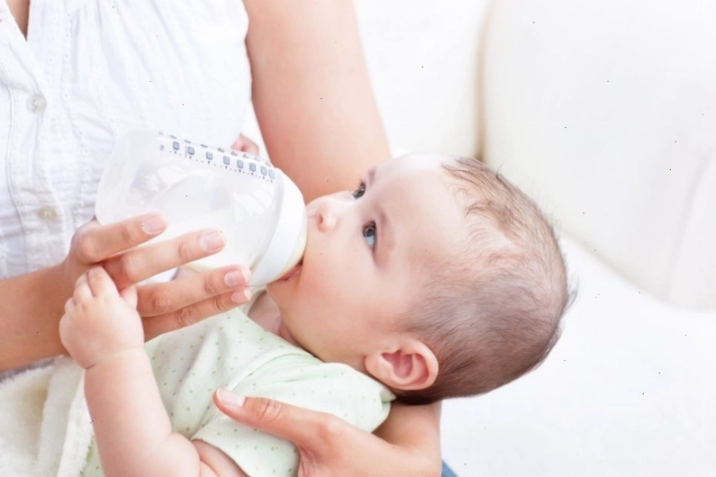Khám bác sĩ nếu tình trạng căng sữa kéo dài