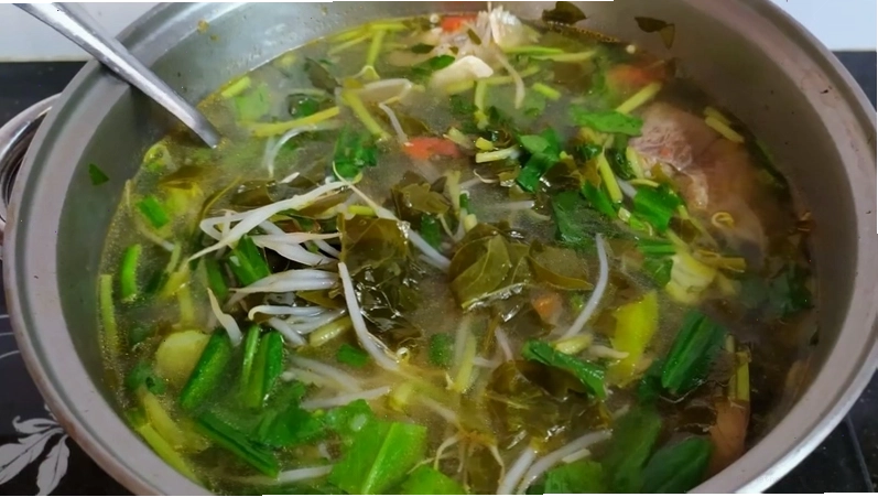 Lá lồm cũng có vị chua và cần cẩn trọng khi bà bầu sử dụng