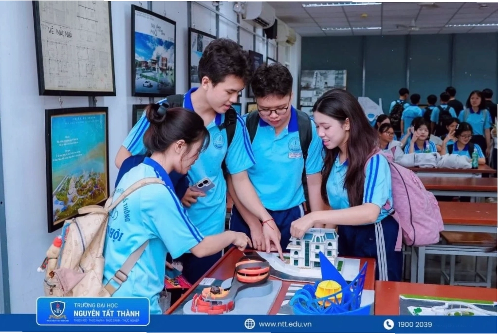 Lễ tốt nghiệp của sinh viên ngành hộ sinh với niềm hân hoan và tự hào
