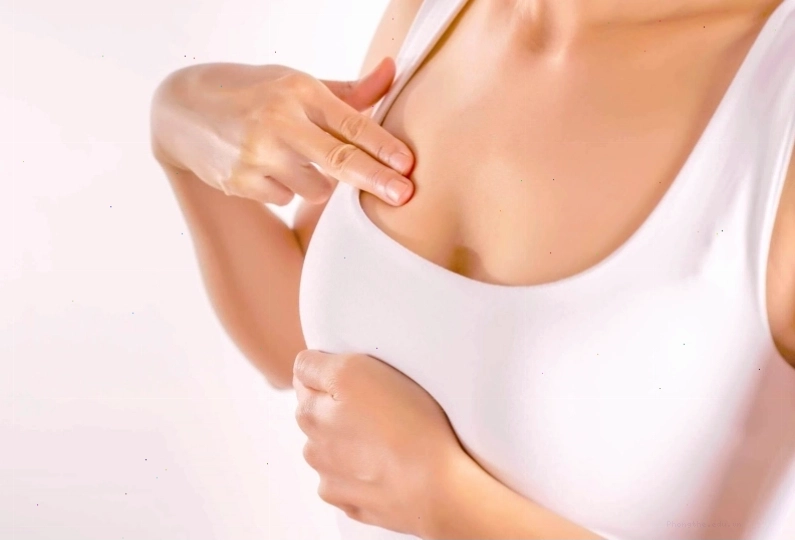 Massage ngực giúp giảm căng tức sữa