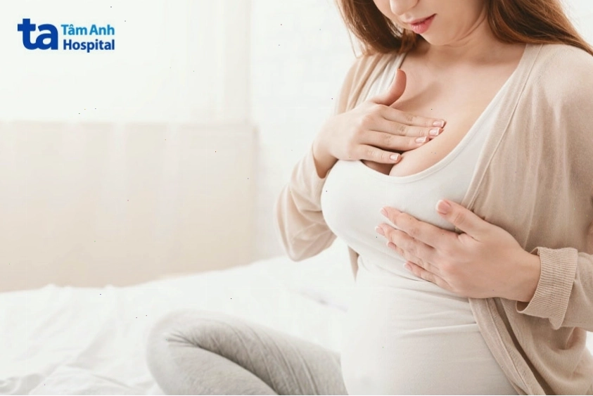 Massage ngực giúp thông tuyến sữa và tránh tắc sữa