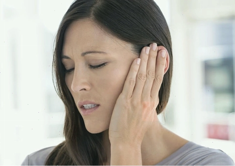 Mẹ bầu bị ù tai có thể do thiếu sắt, cần bổ sung dinh dưỡng hợp lý