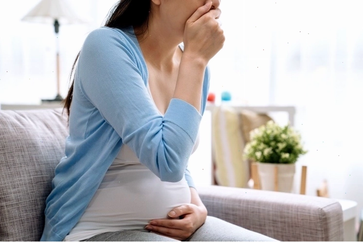 Mẹ bầu cảm thấy khó chịu với triệu chứng đau họng