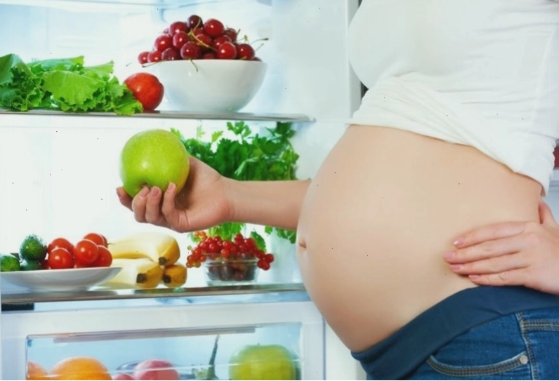Mẹ bầu cần có một chế độ ăn uống hợp lý, lành mạnh để tốt cho cả mẹ và bé.