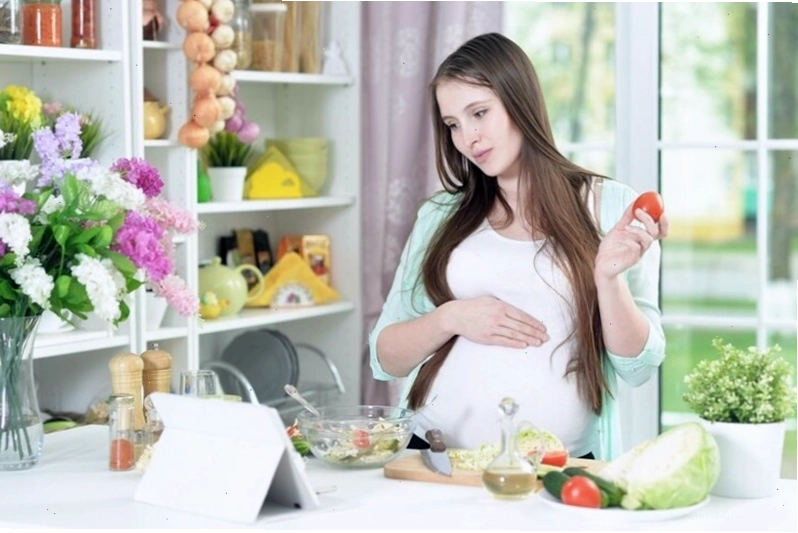 Mẹ bầu nên chia nhỏ bữa ăn để giảm áp lực cho dạ dày