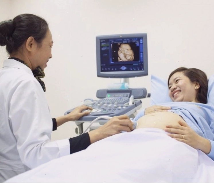 Mẹ bầu nên khám thai định kỳ theo chỉ dẫn của bác sĩ chuyên khoa tại cơ sở y tế uy tín