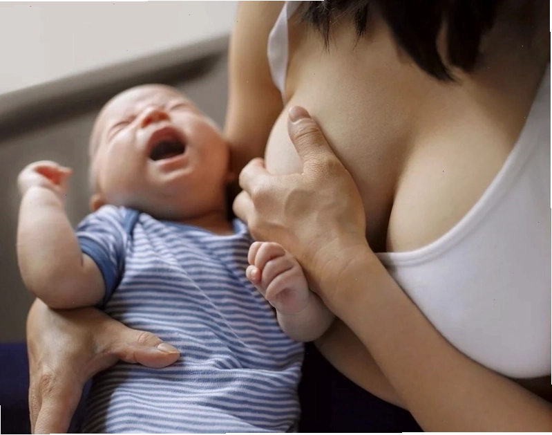 Mẹ bị căng sữa khi cai sữa cho con là tình huống thường gặp
