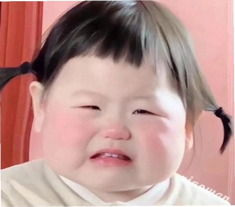Meme em bé mếu máo