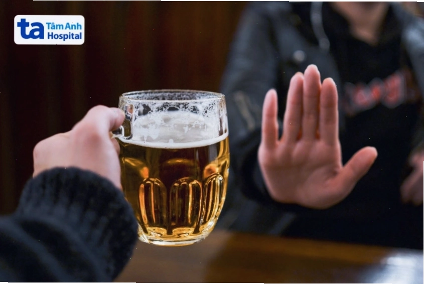 Nam giới cần tránh sử dụng rượu bia và chất kích thích trước khi đi khám nam khoa