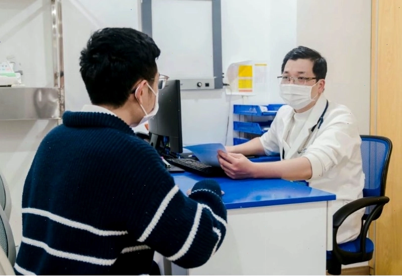 Nên thăm khám với bác sĩ chuyên khoa để được chỉ định loại thuốc phù hợp với tình trạng