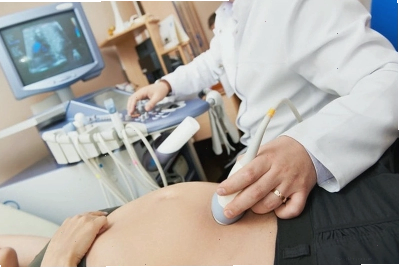 Nếu bạn bị chảy máu âm đạo bất thường bạn nên đến gặp bác sĩ