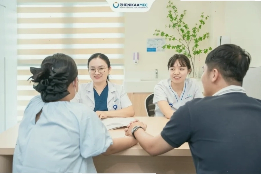 Nếu nghi ngờ có thai, bạn nên gặp bác sĩ Sản khoa để thăm khám sớm và được tư vấn chi tiết
