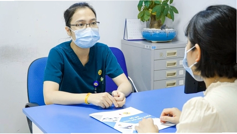 Nếu phát hiện dấu hiệu viêm nhiễm phụ khoa, bạn cần đến ngay cơ sở y tế để thăm khám kịp thời
